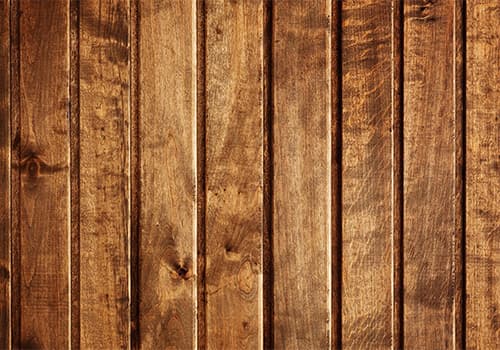 Bardage en bois naturel pour façade après des travaux d'isolation