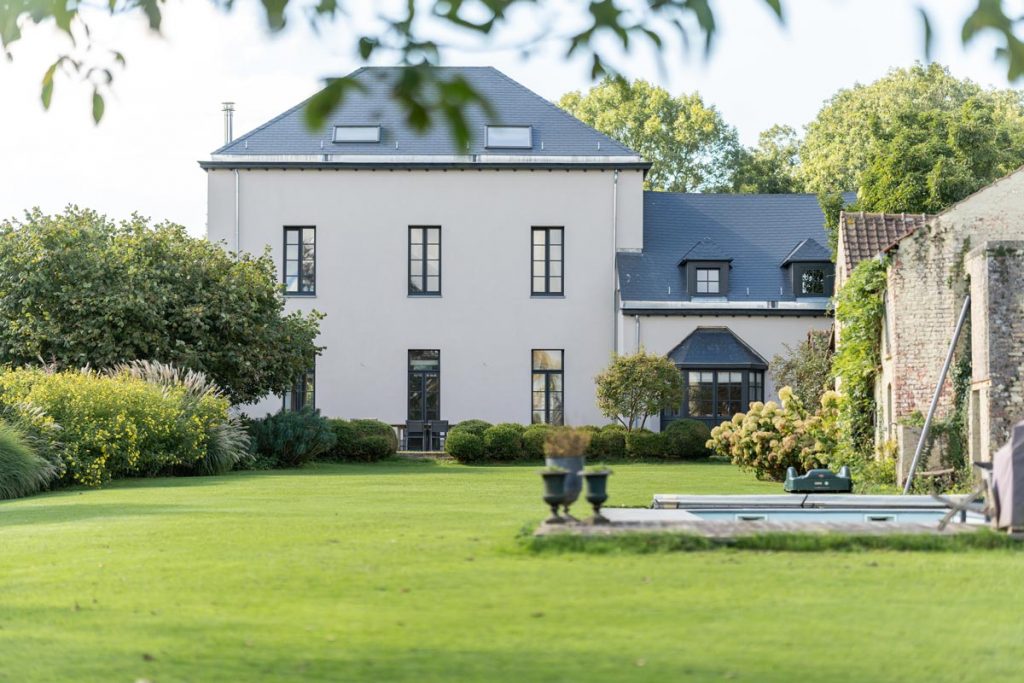 Rénovation de la façade d'une superbe maison en crépi